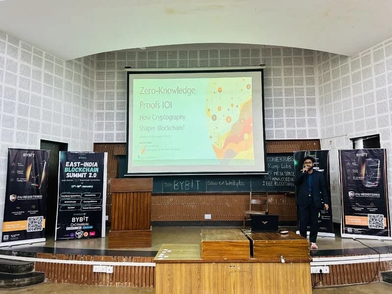 East-India Blockchain Summit 2.0: Title slide up, hall filling in