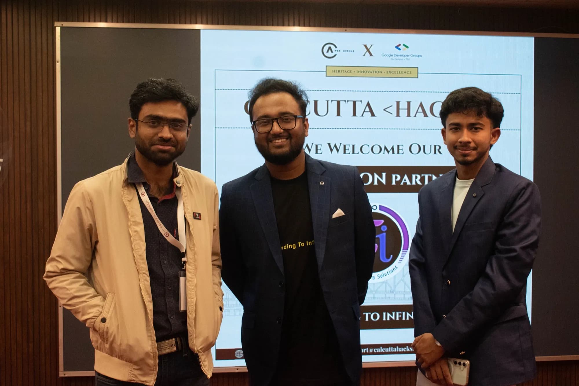 Calcutta <Hacks/>: On stage with the partners
