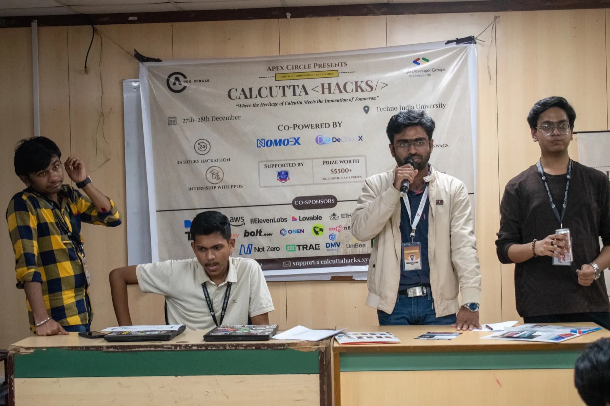 Calcutta <Hacks/>: The organisers' desk